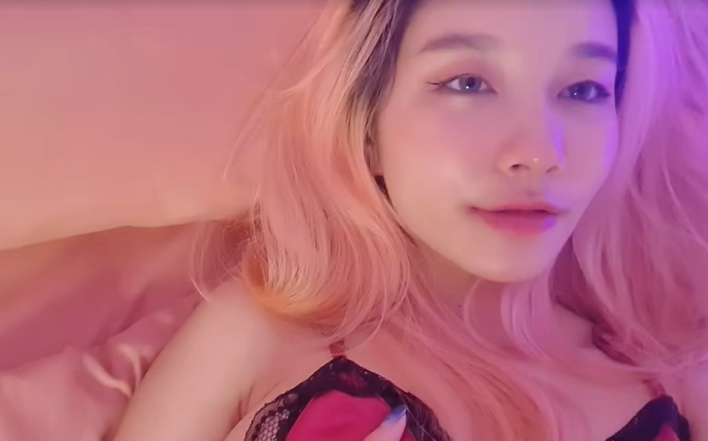 高颜值美女写真 揉奶抠逼