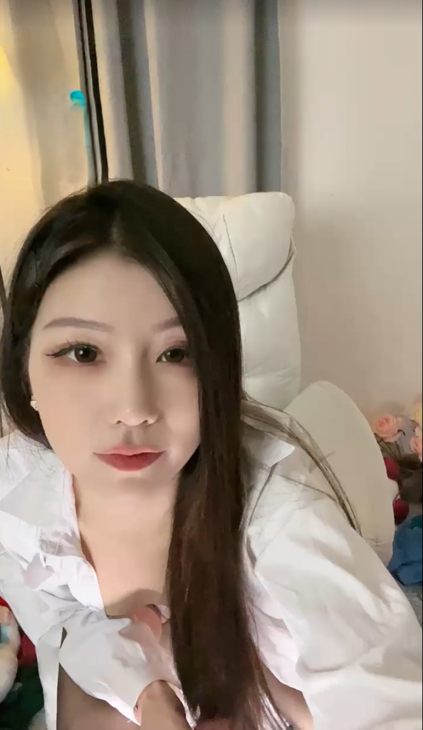 母狗直播自慰 白虎嫩穴真骚