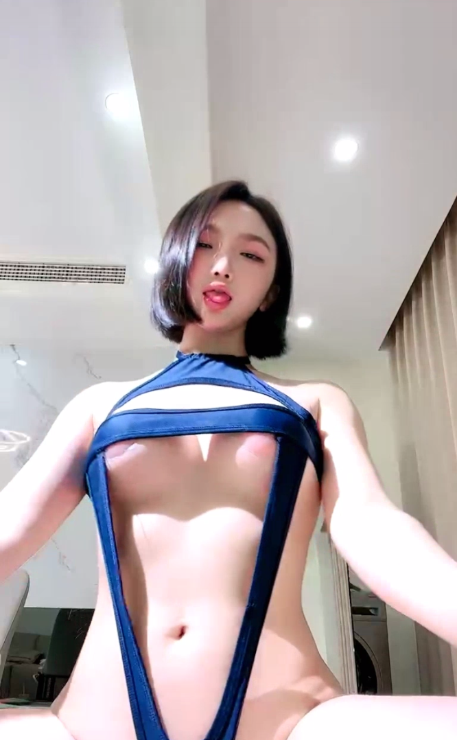 女同母狗私拍自慰 美乳白虎真是极品